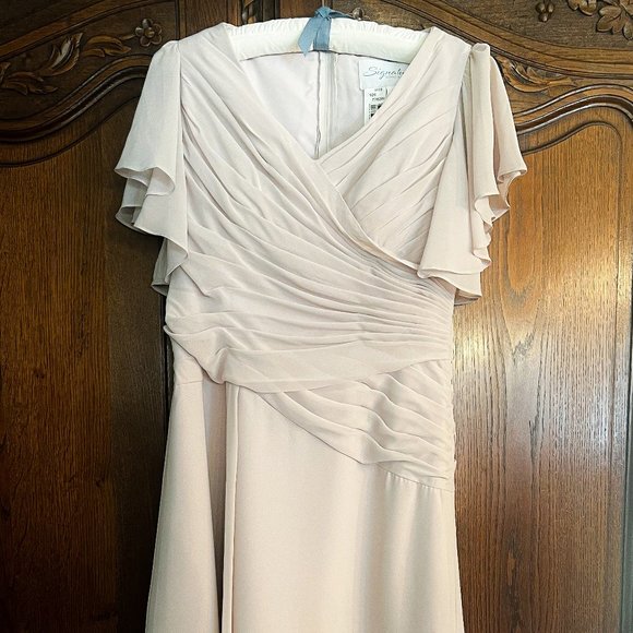 Signature Alfred Angelo, Size 10 - Picture 2 of 5